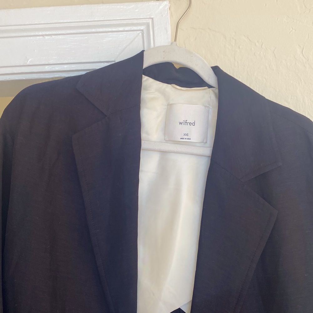 ARITZIA black single breasted blazer with a tie ;)
